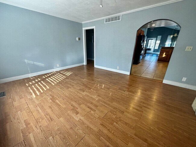 Building Photo - Italian Estates Property Management