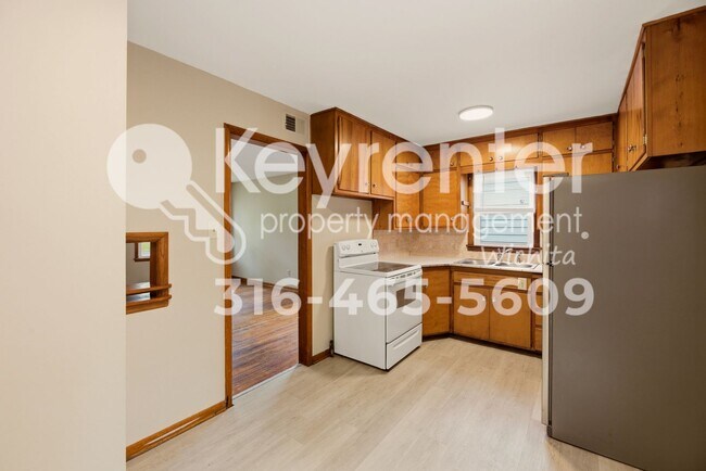 Building Photo - Charming 3-Bedroom Home with Original Hardwood Floors & Large Backyard