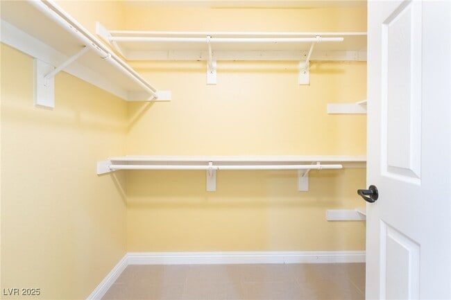 Building Photo - 9216 Sun Rose Ave