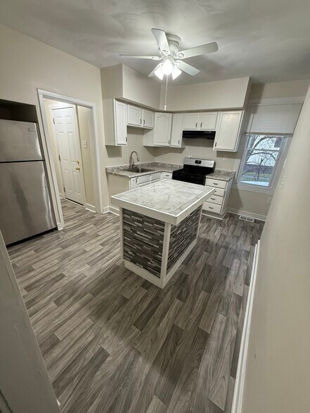 Building Photo - 104 Seward Ave