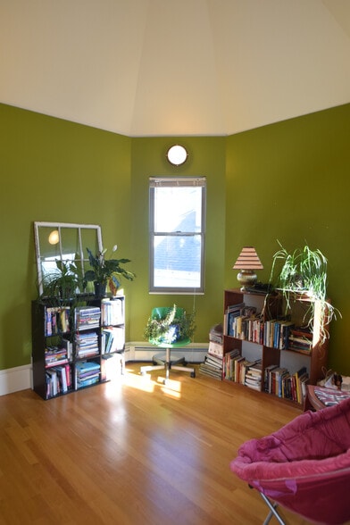 Vaulted Library - 51 Russell Rd