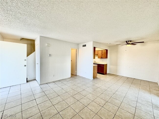 Building Photo - 3489 Villa Knolls S Dr