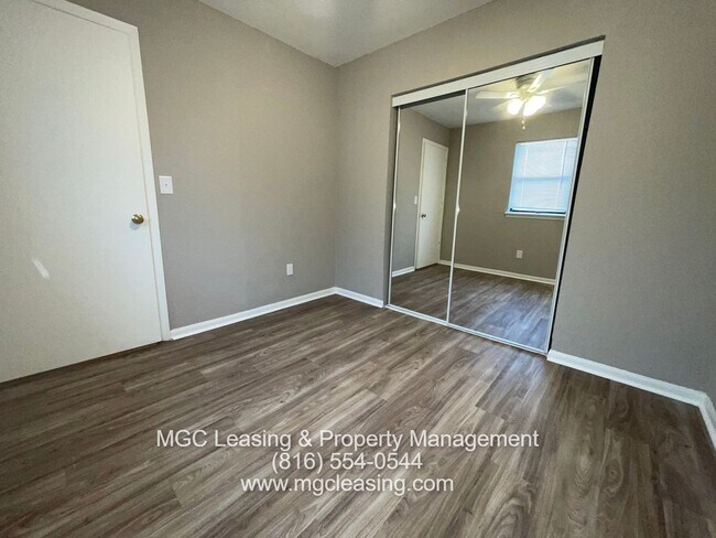 Building Photo - Le Grand Apartments Available for your May move in.