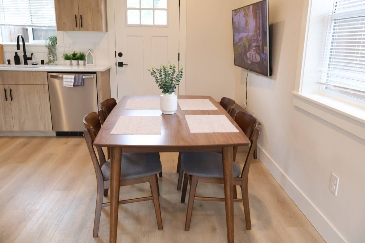 Building Photo - 204 E 35th St