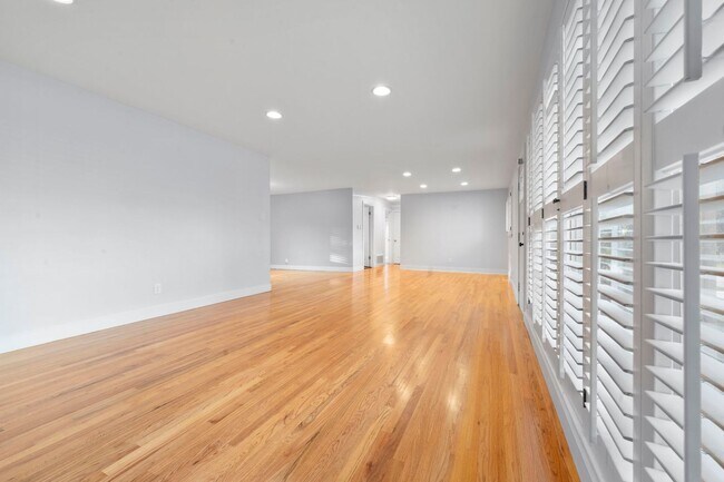 Building Photo - Available NOW! 4 Bedroom 3 Bath Beautiful ...
