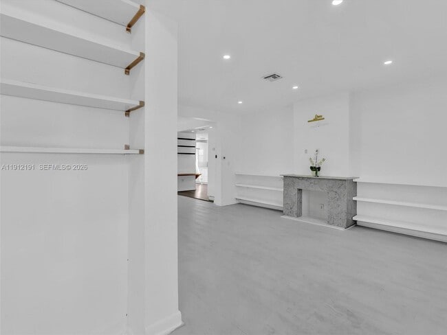 Building Photo - 9324 Byron Ave