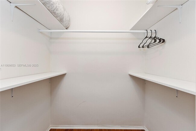 Building Photo - 418 SE 3rd Terrace