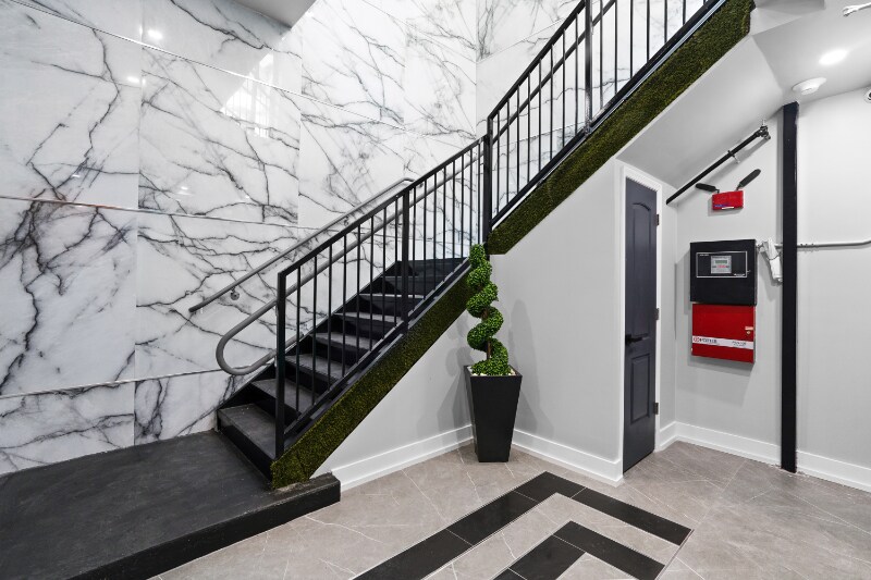 Building Photo - 935 S Howard Ave