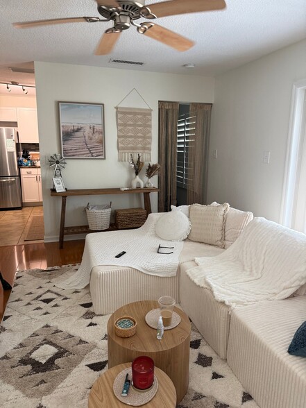 Building Photo - 4984 Beach Dr SE