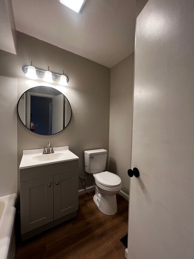 Building Photo - 1344 Husband Rd