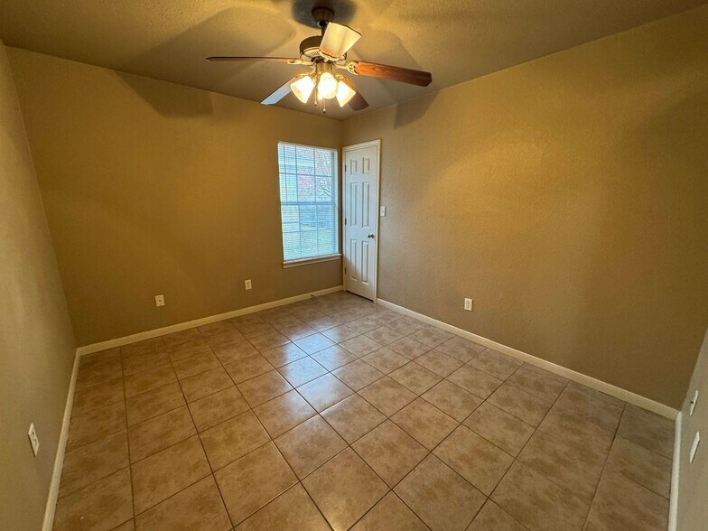 Building Photo - 1208 Powder River Dr