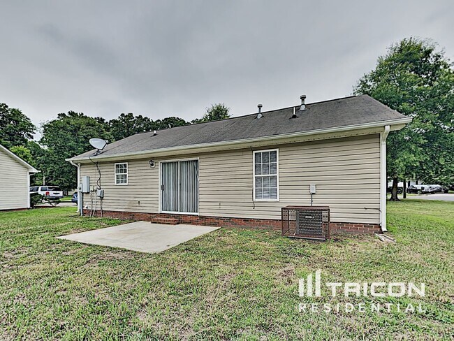 Building Photo - 6530 Lynmont Dr