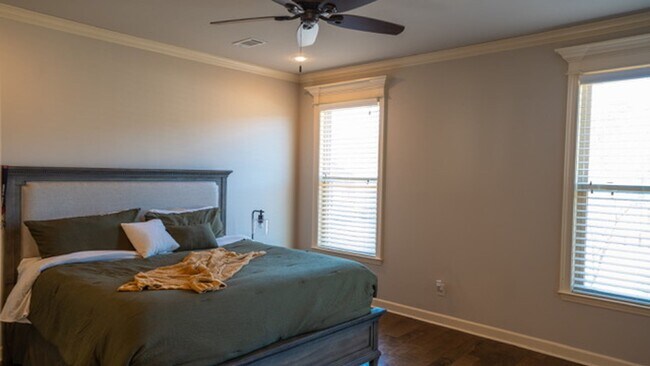 Building Photo - 3707 Sterling Oaks Dr