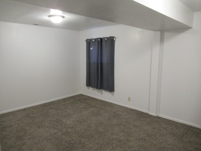 Building Photo - 2604 Tremont St