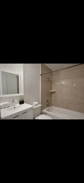 Building Photo - 15375 6th St