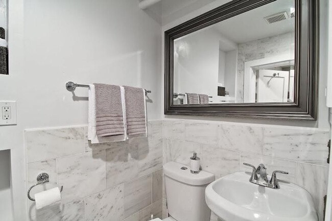 Building Photo - 1800 19th St NW