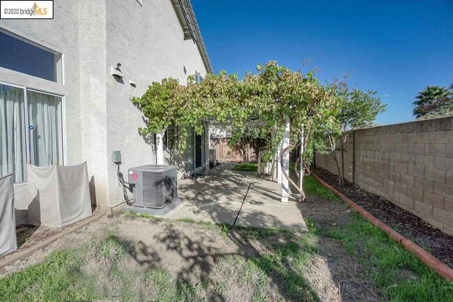 Building Photo - 4973 Ridgeview Dr