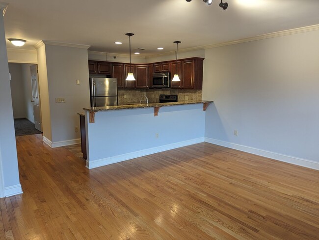 Building Photo - 128 W 4th St