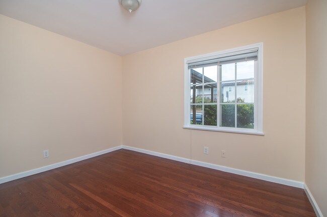 Building Photo - 5107 Overland Ave