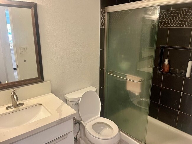 Building Photo - Modern Coastal Oasis: 1 Bedroom, 1 Bath All-Inclusive Retreat in Hawaii Kai