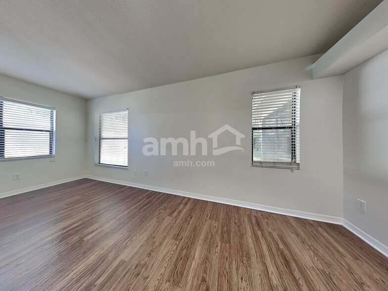 Building Photo - 234 Bryan Oak Ave