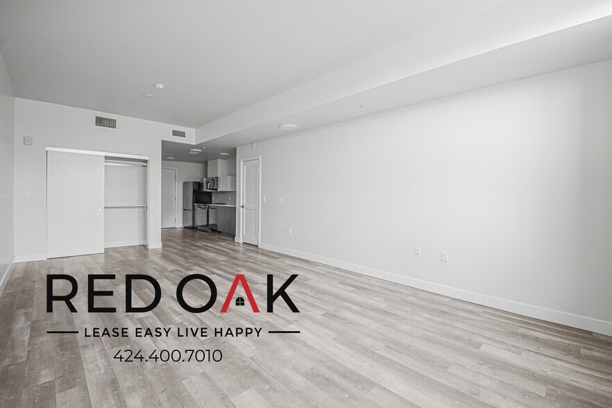 Building Photo - 700 N Spaulding Ave