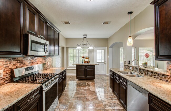 Building Photo - 3203 Blaesser Dr