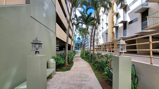 Building Photo - 2211 Ala Wai Blvd