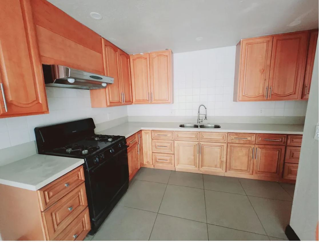 Kitchen - 2162 W Brownwood Ave