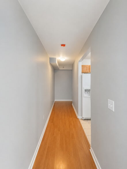 Building Photo - 345 N La Salle Dr