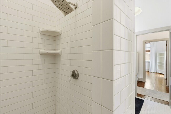 Building Photo - 614 16th St