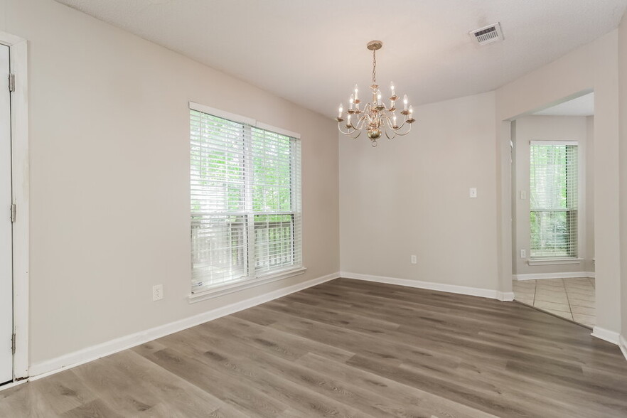 Building Photo - 105 Braelinn Creek Path