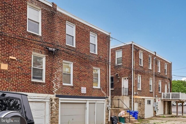 Building Photo - 1827 W Cheltenham Ave