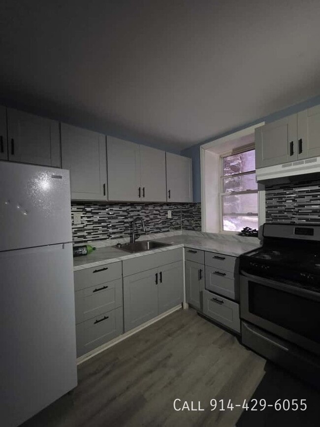 Primary Photo - 215 Edwards Pl