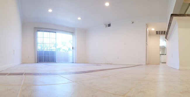 Building Photo - 2 bedroom in North Hollywood CA 91601