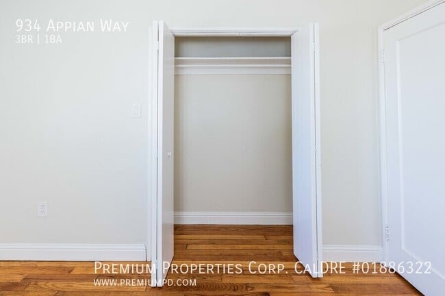 Building Photo - 934 Appian Way