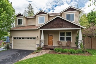 Building Photo - Furnished 3 Bedroom only 24 minutes from M...
