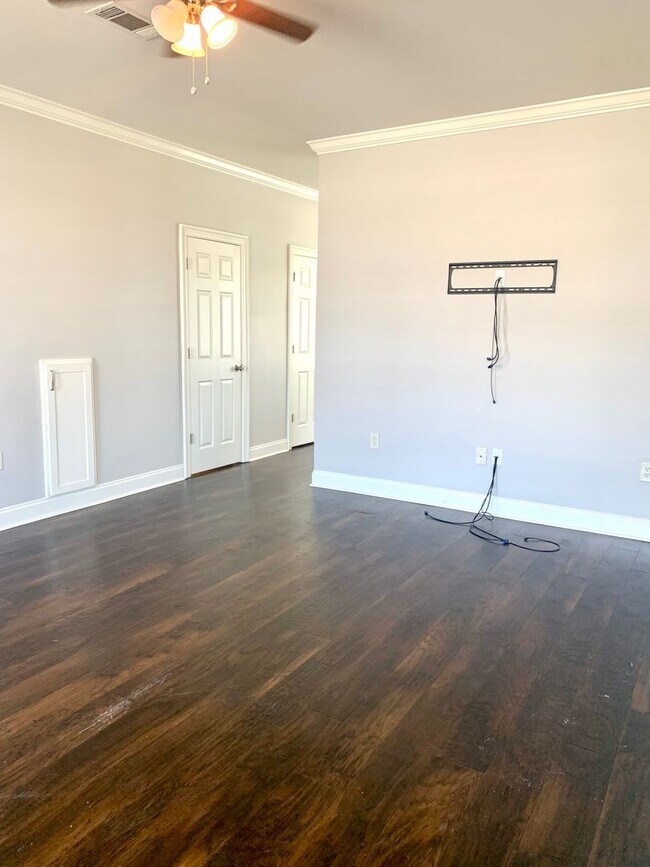 Building Photo - 2BR 2 1/2BA Condominium Denham Springs