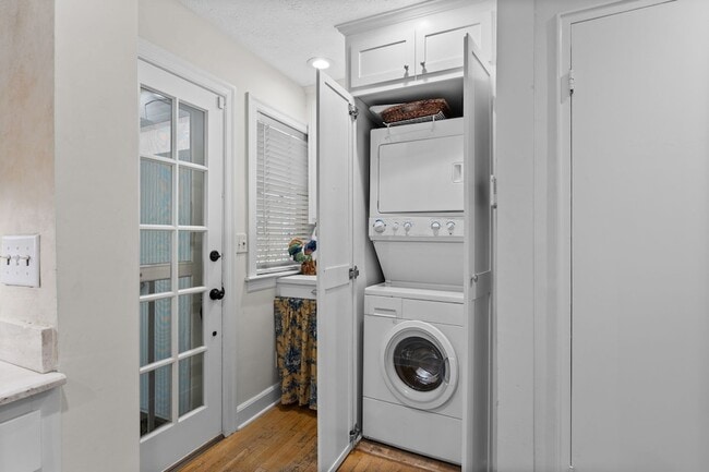 Building Photo - 201 Brookfield Ave