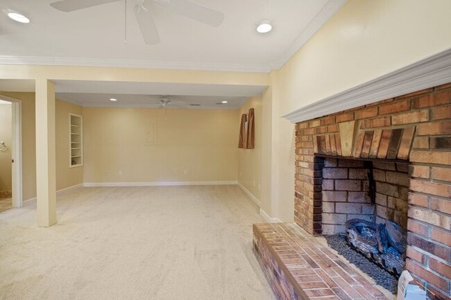 Building Photo - 948 Ficklen Rd