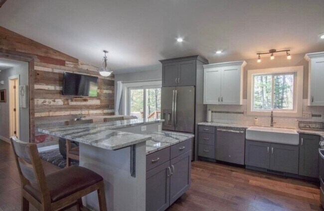 Building Photo - Click the “Apply Now” button or email wapmrentals@gmail.com for a prompt response.