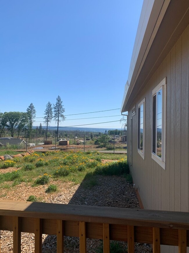 Building Photo - Paradise 3 bedrooms 2 bathrooms South Libb...