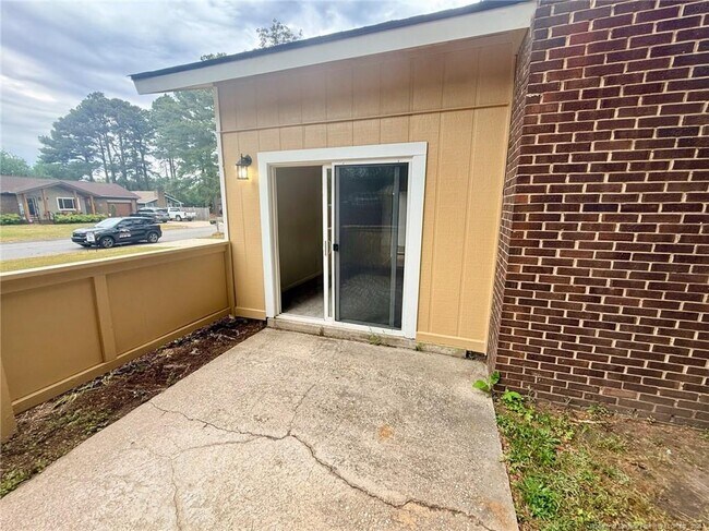 Building Photo - 1009 Louisburg Pl