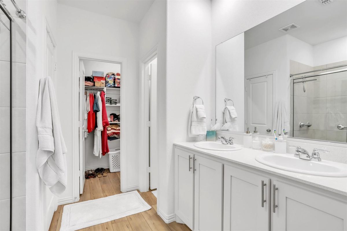 Building Photo - 3220 Sioux Trl