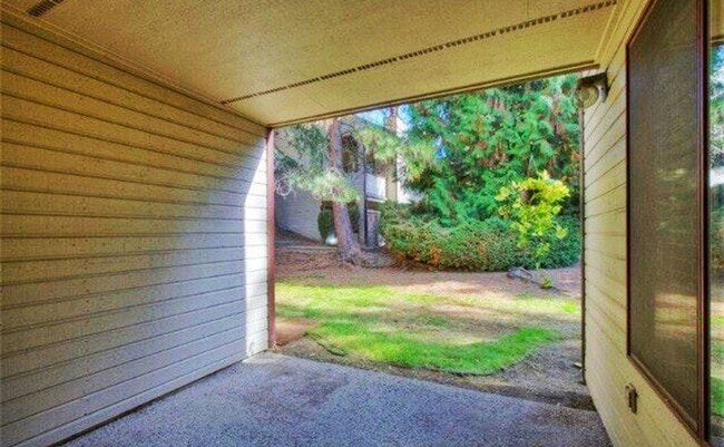 Building Photo - Ground level spacious condo