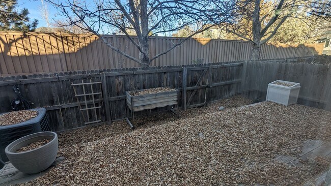 Building Photo - NICE 3 BDRM, 3 BATH, 2-CAR GARAGE + CLUBHOUSE AND POOL! AVAILABLE OCT. 1st