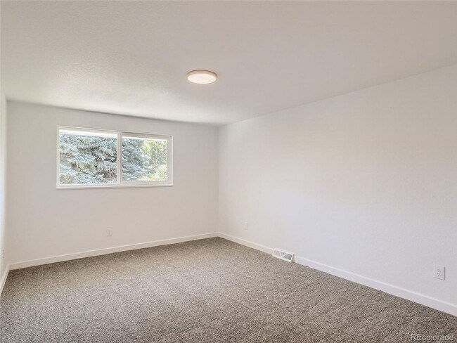 Building Photo - Take advantage of our limited-time offer: ...