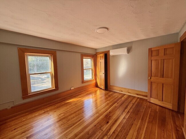 Building Photo - 1291 Pleasant St