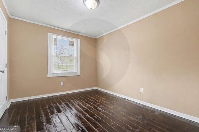 Building Photo - 1716 Lisbon Dr SW