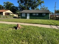 Building Photo - 560 E 47th Pl